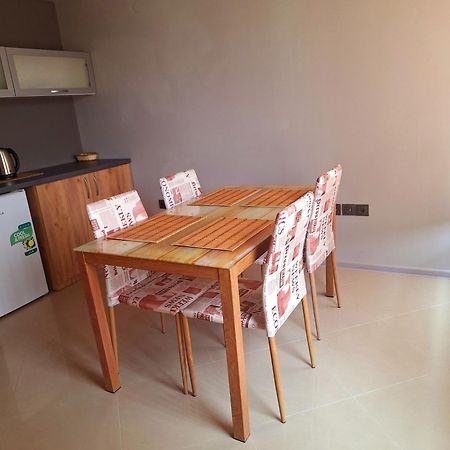 Студия И Стаи За Гости -Жк Пентагон Kŭrdzhali Exterior foto